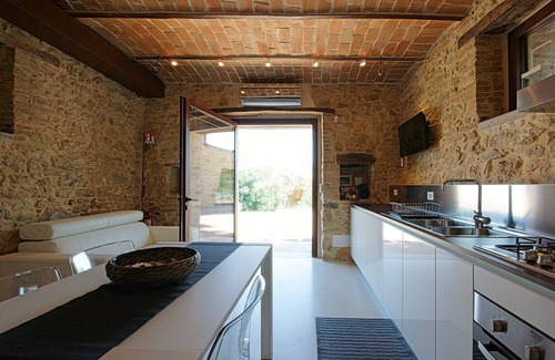 Crecchio House | Relax at Borgo Baccile - Family-Friendly with Pool & Breakfast
