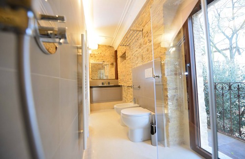 Crecchio House | Relax at Borgo Baccile - Family-Friendly with Pool & Breakfast