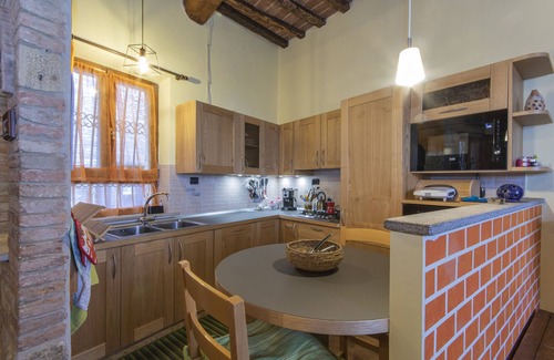 Montepulciano House | Historic Borgo Buio Town House with Spa & Hot Tub Access