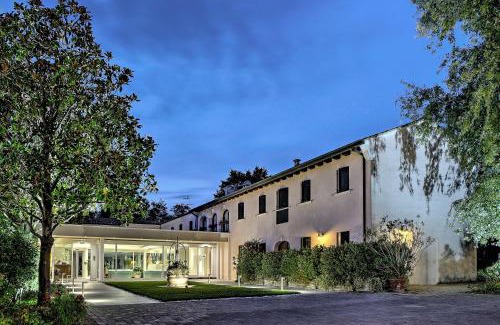 Pedeguarda di Follina Hotel | Idyllic Borgo Cà dei Sospiri: Oceanfront Retreat with Pool