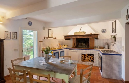Torsoli House | Experience Borgo Castagnoli: Oceanfront Poolside Retreat
