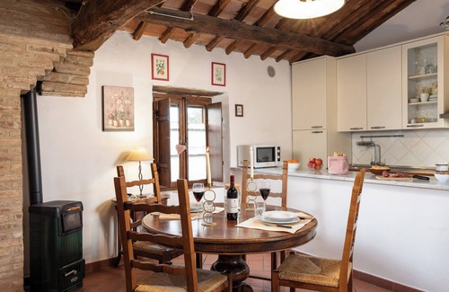 Simignano House | Explore Borgo dei Fondi: Guest Rated 9.6, Pet Friendly Stay