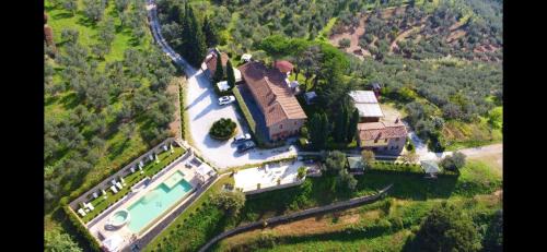 Giugnano House | Experience Elegance at Borgo dei Gigli - 4-Star Getaway