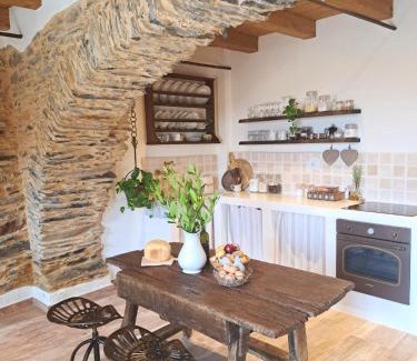Aquila di Arroscia House | Discover Borgo del Canto: Oceanfront Bliss & Pet Friendly
