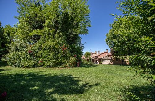 Porto Viro Apartment | Discover Borgo del Nibbio: Pet-Friendly with Pool Access