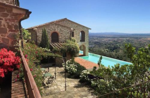Larciano Villa | Discover Borgo in Montalbano: Family-Friendly Retreat