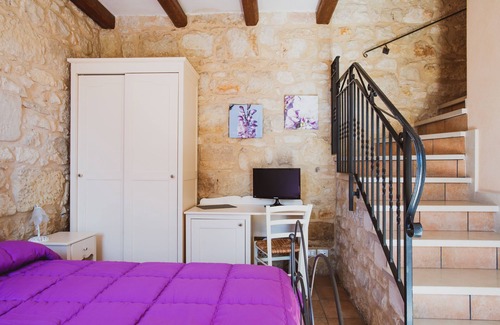 Ragusa House | Guest Rated: Borgo Monachella with Family-Friendly Amenities