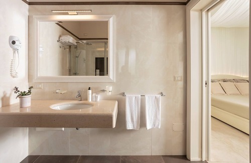 Uggiano la Chiesa Hotel | Elegant Borgo Mulino a Vento Resort with Pool & Dining