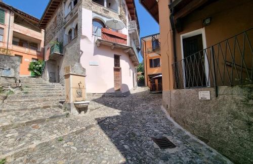Maccagno House | Tranquil Borgo Paradiso Guest House with Family Amenities