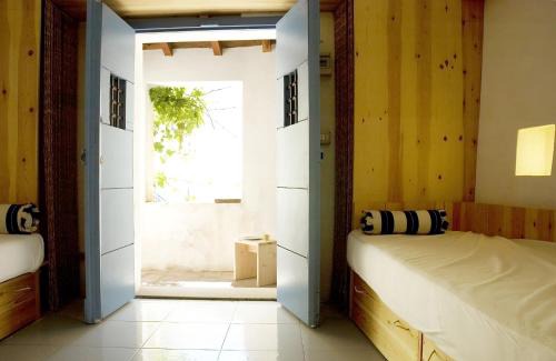 Strongoli House | Cozy Borgo Petelia: Family-Friendly with Breakfast & Pets