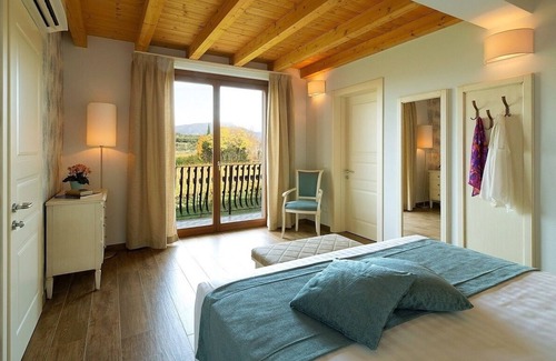 Cavaion Veronese Hotel | Escape to Borgo Romantico Relais: Top-Rated Ocean View Retreat