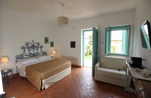 San Lucido Hotel | Chic Retreat at Borgo Rosso di Sera with Pool & Dining