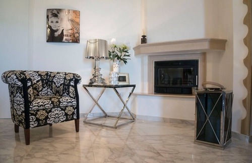 Alezio Hotel | Ocean View Retreat at Borgo Rosso Terra with Family Amenities