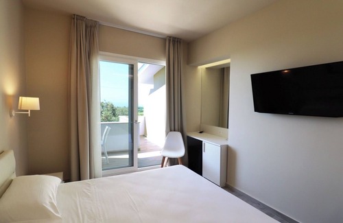 Brattiro Bed & Breakfast | Discover Borgo San Cosmo Tropea: Pool & Family-Friendly Stay