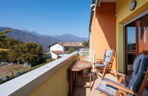 Pettenasco Apartment | Discover Borgo San Giulio: Pet-Friendly Lake View Retreat