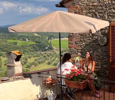 San Gusme Apartment | Pet-Friendly Retreat at Borgo San Gusmè - 4-Star Bliss