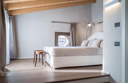 Costermano Bed & Breakfast | Top-Rated Borgo San Verolo B&B: Perfect for Families