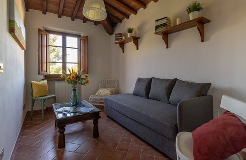 Santarello House | Discover Borgo Terrosi: Family-Friendly with Hot Tub & Dining