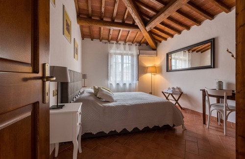 Santarello House | Discover Borgo Terrosi: Family-Friendly with Hot Tub & Dining