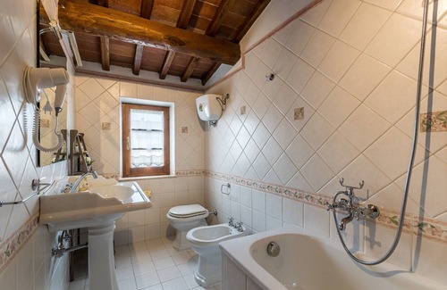 Santarello House | Discover Borgo Terrosi: Family-Friendly with Hot Tub & Dining