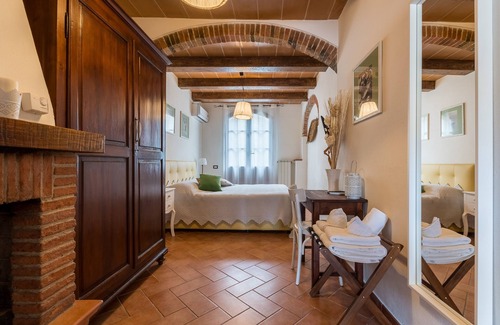 Santarello House | Discover Borgo Terrosi: Family-Friendly with Hot Tub & Dining