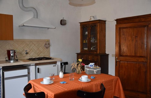 Sant'Angelo In Colle House | Pet Friendly Borgo Vecchio with Hot Tub & Breakfast Included