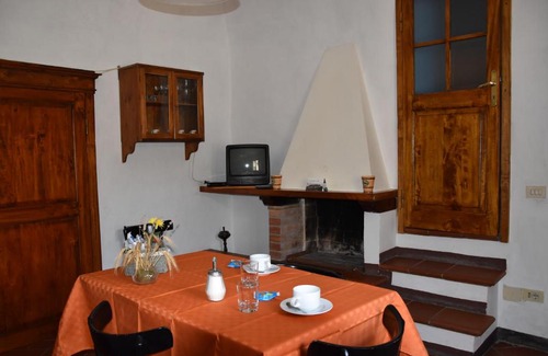 Sant'Angelo In Colle House | Pet Friendly Borgo Vecchio with Hot Tub & Breakfast Included