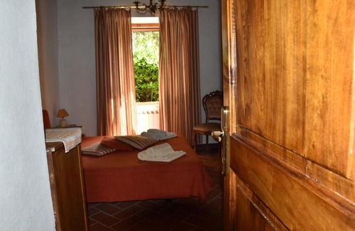 Sant'Angelo In Colle House | Pet Friendly Borgo Vecchio with Hot Tub & Breakfast Included