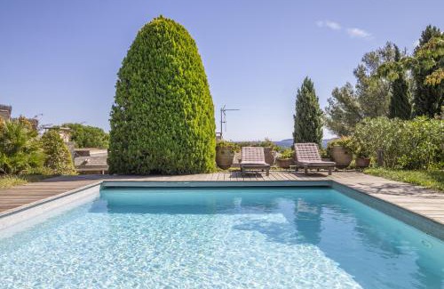 Cap Benat Villa | Discover Bormes les Mimosas: Family-Friendly Retreat with Pool