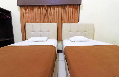 Kebon Sirih Hotel | Explore Borneo Hostel - Family-Friendly Budget Retreat
