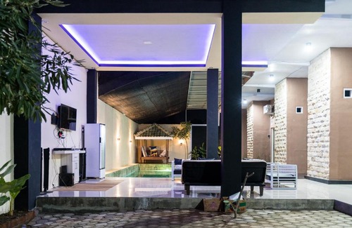 Banyuwangi House | Cozy Borobudur Homestay with Pool and Breakfast Included