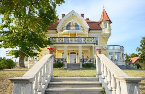 Fonyod Villa | Pet-Friendly Retreat at Boros Kastély Vendégház - 9/10 Rating
