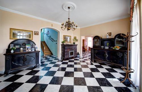 Fonyod Villa | Pet-Friendly Retreat at Boros Kastély Vendégház - 9/10 Rating