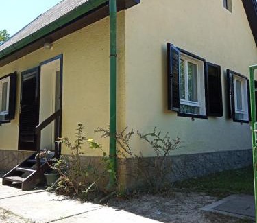 Dunasziget Apartment | Guest Rated 8.8: Borostyán Vendégház with Ocean View