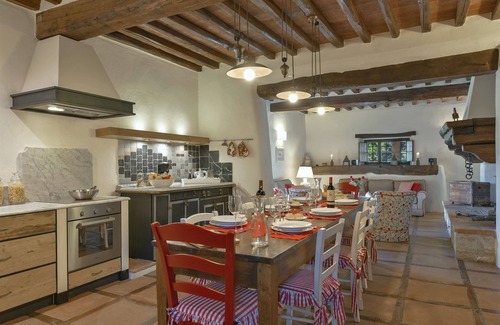 Gaiole in Chianti Villa | Elegant Getaway at Borratella in Gaiole, Chianti Region