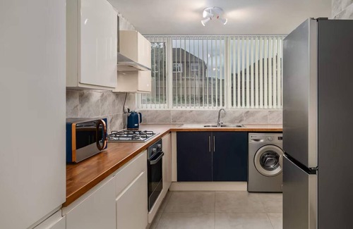 Chapeltown Villa | Elegant 5-Bedroom Retreat in Beautiful Leeds with Spa