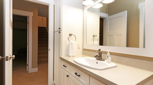 Saugatuck House | Elegant Borrowed Thyme: 4-Star Retreat with Hot Tub