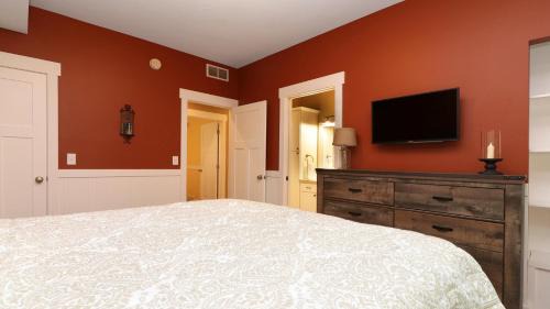 Saugatuck House | Elegant Borrowed Thyme: 4-Star Retreat with Hot Tub