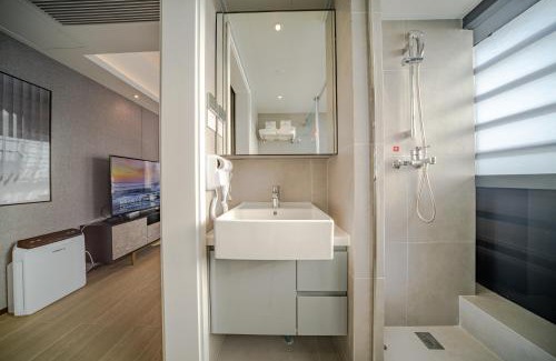Nanshan Apartment | Pet-Friendly BORUISI Executive Apartment with Hot Tub Awaits
