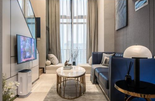 Huaqiang North Apartment | Comfortable Plaza Residence Apartment Near Futian Center