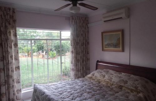 Thabazimbi House | Pet-Friendly Boschfontein Guest Farm with Pool & Kitchen