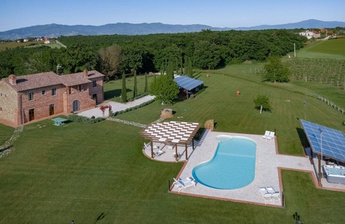 Marciano della Chiana Villa | Discover Boschi Salviati: Family-Friendly Getaway in Tuscany