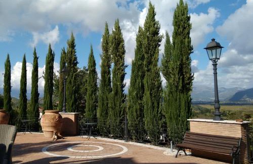 Sant'Andrea del Garigliano Bed & Breakfast | Inviting Bosco D'Olmi Country House with Pool & Ocean Views