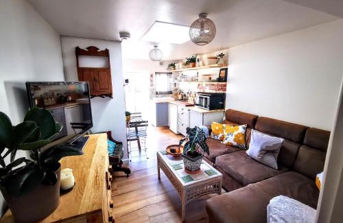 Boscombe Apartment | Family-Friendly Getaway at Boscombe by the Beach