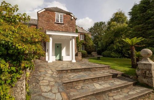 Boscundle Hotel | Discover Boscundle Manor: Poolside Serenity and Comfort