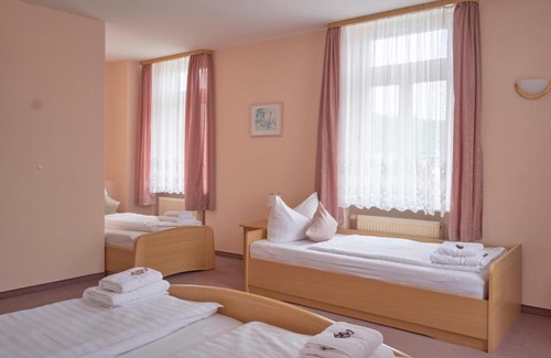 Soernewitz House | Enjoy Boselblick Gästezimmer & Biergarten with Pet-Friendly Comfort