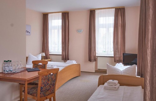 Soernewitz House | Enjoy Boselblick Gästezimmer & Biergarten with Pet-Friendly Comfort
