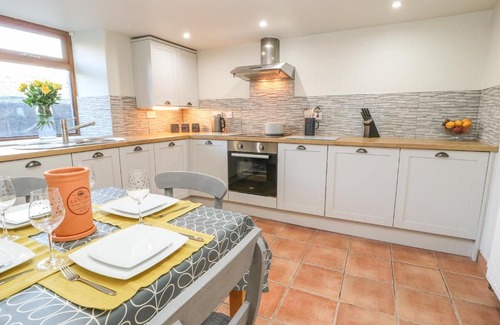 Cartworth House | Charming Boshaw Cottage: 4-Star Stay for Families & Pets