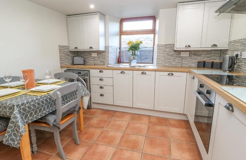 Cartworth House | Charming Boshaw Cottage: 4-Star Stay for Families & Pets
