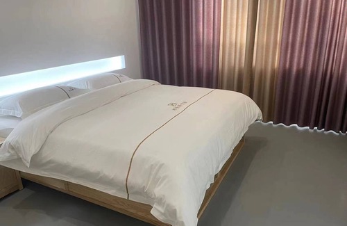 Danxia Apartment | Discover Family-Friendly Stays at Boshengmanzhuyuminsu